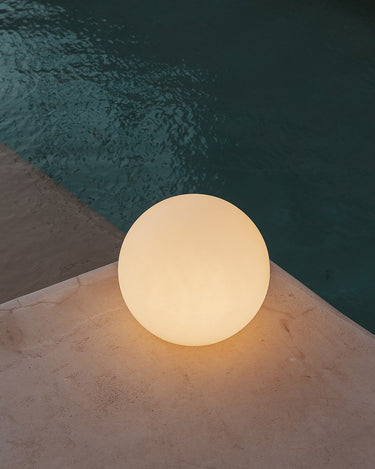 BULY#tamaño_ø20 x 17.5 cm#Alimentación_Solar + Batería Recargable (Uso exterior e interior)#Luz_Colores RGB + Blanco frío, cálido y neutro