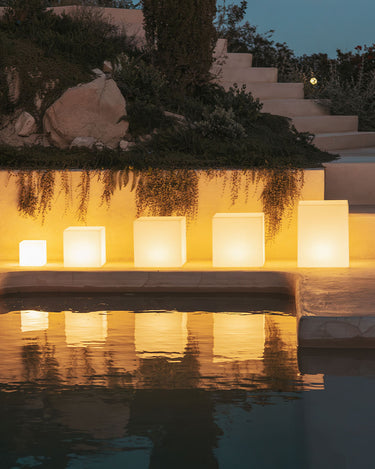 cuby#Alimentación_Solar + Batería Recargable (Uso exterior e interior)#luz_Colores RGB + Blanco frío cálido y neutro
