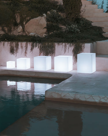 cuby#Alimentación_Solar + Batería Recargable (Uso exterior e interior)#luz_Colores RGB + Blanco frío cálido y neutro