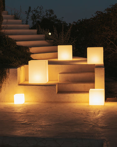 cuby#Alimentación_Solar + Batería Recargable (Uso exterior e interior)#luz_Colores RGB + Blanco frío cálido y neutro