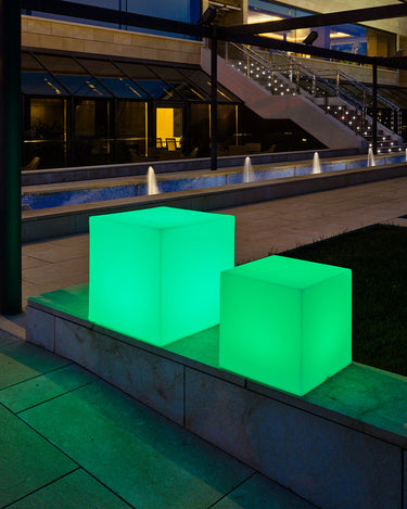 cuby#tamaño_32 x 32 x 32cm#Alimentación_Solar + Batería Recargable (Uso exterior e interior)#luz_Colores RGB + Blanco frío cálido y neutro