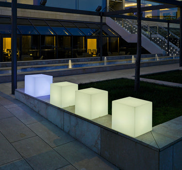 cuby#tamaño_43 x 43 x 43cm#Alimentación_Solar + Batería Recargable (Uso exterior e interior)#luz_Colores RGB + Blanco frío cálido y neutro