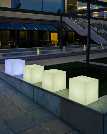 cuby#tamaño_43 x 43 x 43cm#Alimentación_Solar + Batería Recargable (Uso exterior e interior)#luz_Colores RGB + Blanco frío cálido y neutro