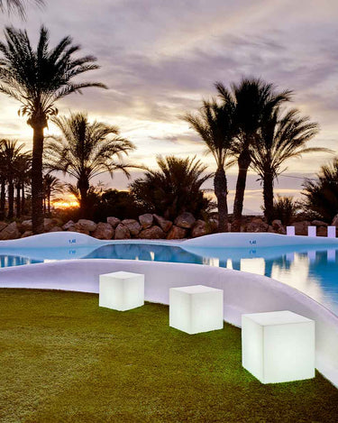 cuby#tamaño_40 x 40 x 40cm#Alimentación_Solar + Batería Recargable (Uso exterior e interior)#luz_Colores RGB + Blanco frío cálido y neutro