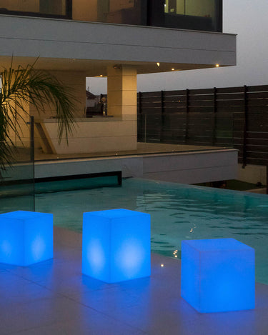 cuby#tamaño_43 x 43 x 43cm#Alimentación_Solar + Batería Recargable (Uso exterior e interior)#luz_Colores RGB + Blanco frío cálido y neutro