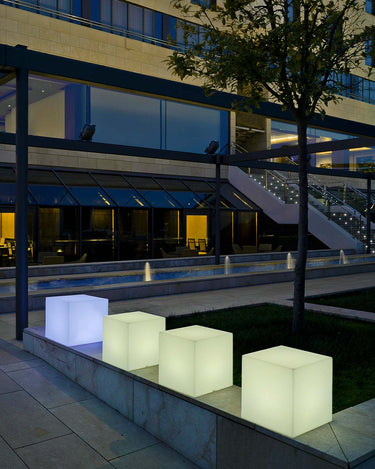 cuby#tamaño_40 x 40 x 40cm#Alimentación_Solar + Batería Recargable (Uso exterior e interior)#luz_Colores RGB + Blanco frío cálido y neutro