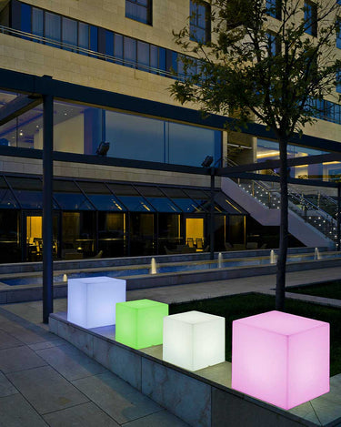 cuby#tamaño_32 x 32 x 32cm#Alimentación_Solar + Batería Recargable (Uso exterior e interior)#Colores RGB + Blanco frío cálido y neutro