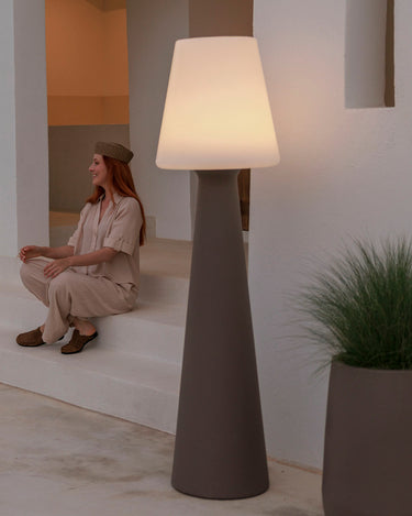 lolapop-1#alimentación_BATERÍA RECARGABLE (USO EXTERIOR E INTERIOR)#luz_Blanco frío + Blanco cálido#Color principal (opaco)_topo