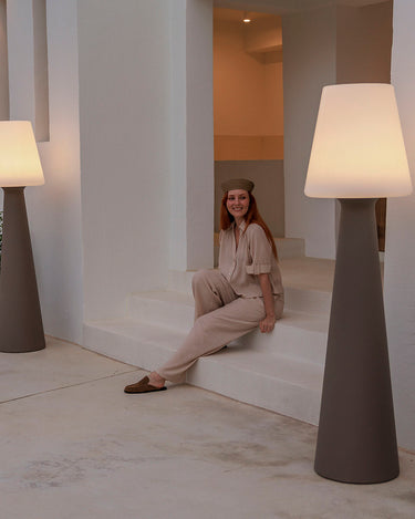 lolapop-11#alimentación_BATERÍA RECARGABLE (USO EXTERIOR E INTERIOR)#luz_Blanco frío + Blanco cálido#Color principal (opaco)_topo