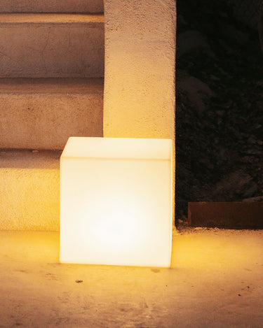 cuby#tamaño_32 x 32 x 32cm#Alimentación_Cable (Uso exterior e interior)#luz_Blanco cálido