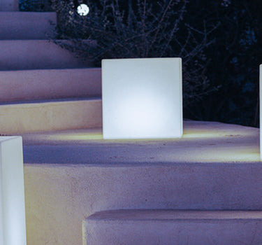 cuby#tamaño_40 x 40 x 40cm#Alimentación_Cable (Uso exterior e interior)#luz_Blanco frío