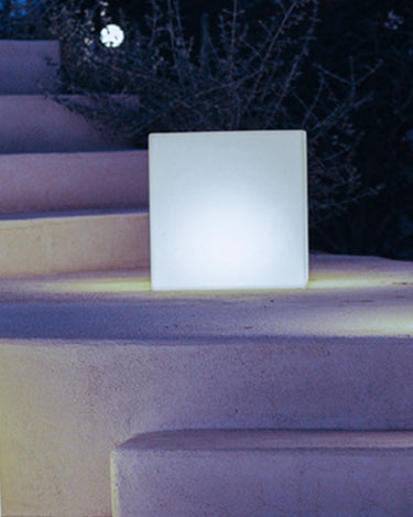 cuby#tamaño_40 x 40 x 40cm#Alimentación_Cable (Uso exterior e interior)#luz_Blanco frío