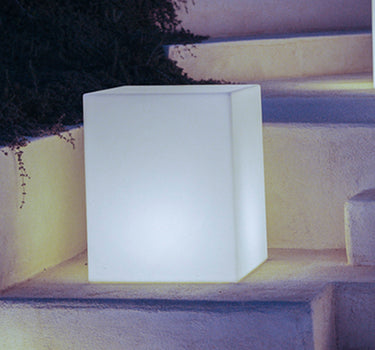 cuby#tamaño_43 x 43 x 43cm#Alimentación_Cable (Uso exterior e interior)#luz_Blanco frío