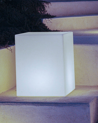 cuby#tamaño_43 x 43 x 43cm#Alimentación_Cable (Uso exterior e interior)#luz_Blanco frío