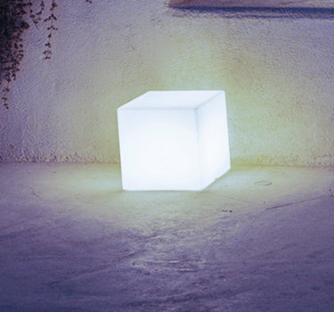 cuby#tamaño_20 x 20 x 20cm#Alimentación_Cable (Uso exterior e interior)#Luz_Blanco frío
