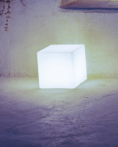 cuby#tamaño_20 x 20 x 20cm#Alimentación_Cable (Uso exterior e interior)#Luz_Blanco frío