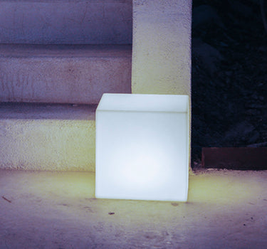cuby#tamaño_32 x 32 x 32cm#Alimentación_Cable (Uso exterior e interior)#luz_Blanco frío