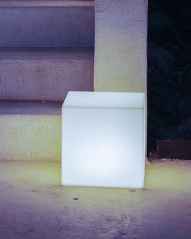 cuby#tamaño_32 x 32 x 32cm#Alimentación_Cable (Uso exterior e interior)#luz_Blanco frío