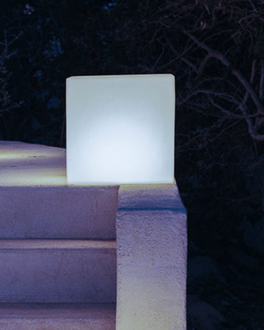 cuby#tamaño_43 x 43 x 43cm#Alimentación_Cable (Uso exterior e interior)#luz_Blanco frío